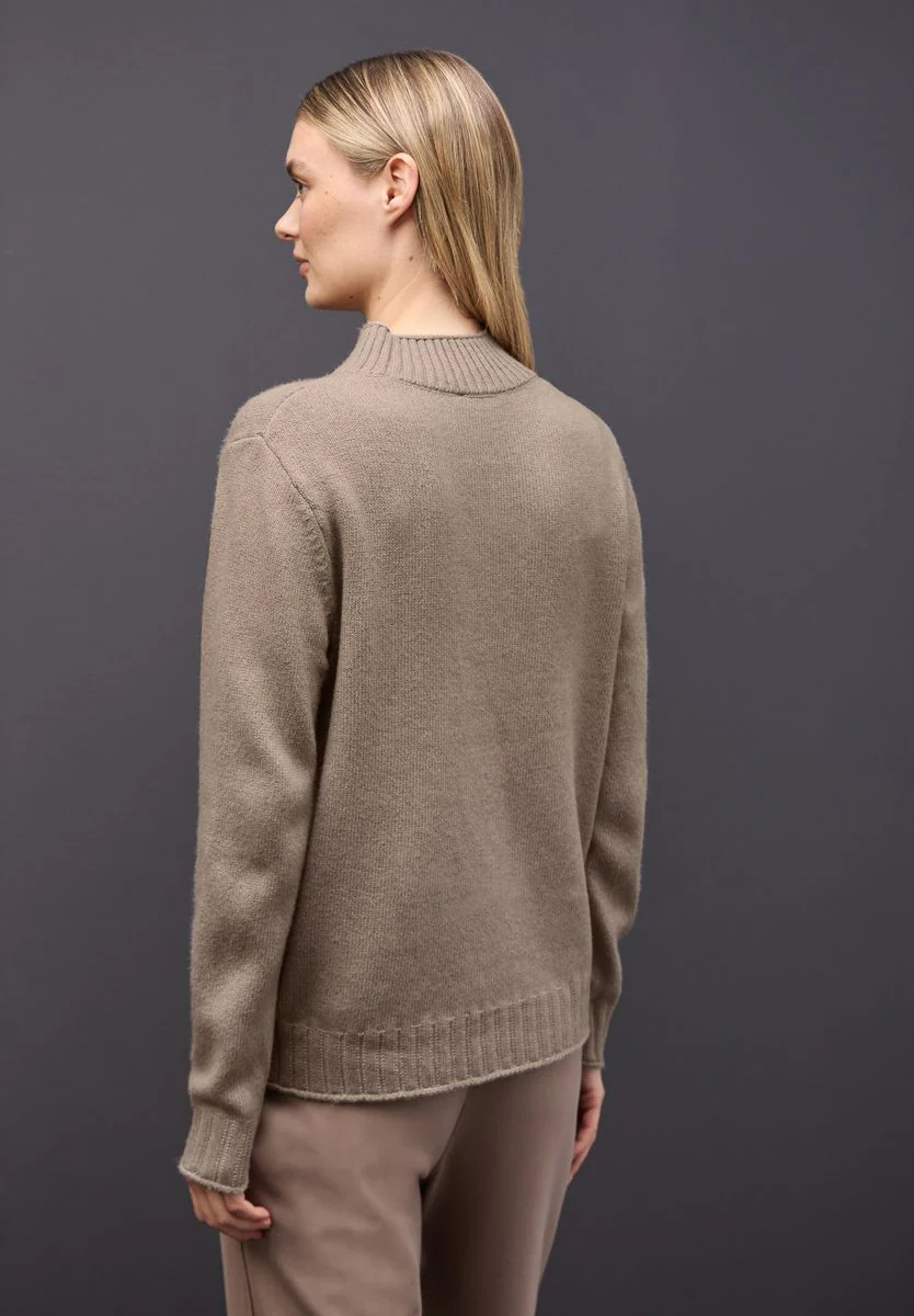 Basic Turtleneck Pullover - Image 4