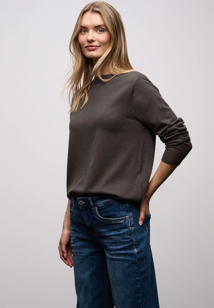 Basic U-Boot Pullover - Image 6