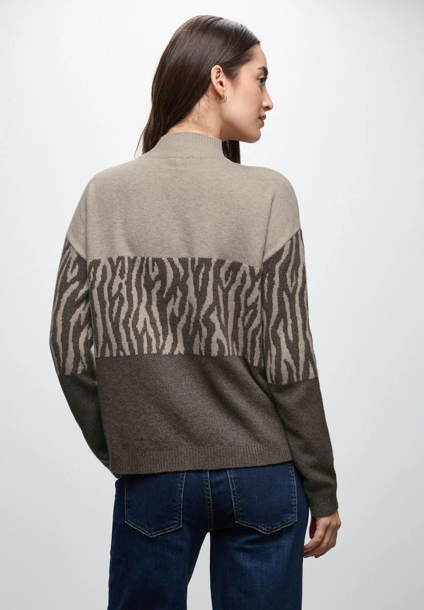 Color-Block Jacquard Sweater - Image 4