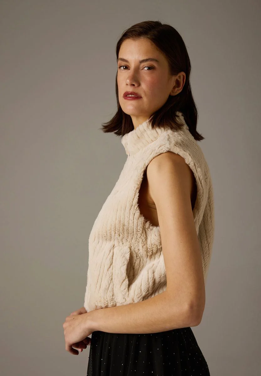 Fake Fur Weste - Image 5