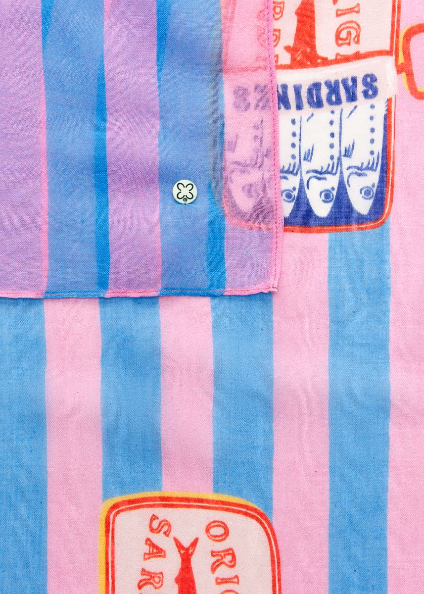 Feiner Schal aus Modalmischung mit Streifenmuster und Sardinen-Motiven - Image 3