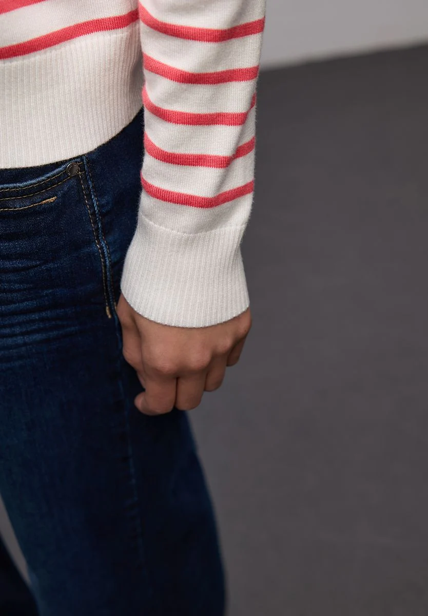 LTD QR_ basic sweater stripes - Image 7