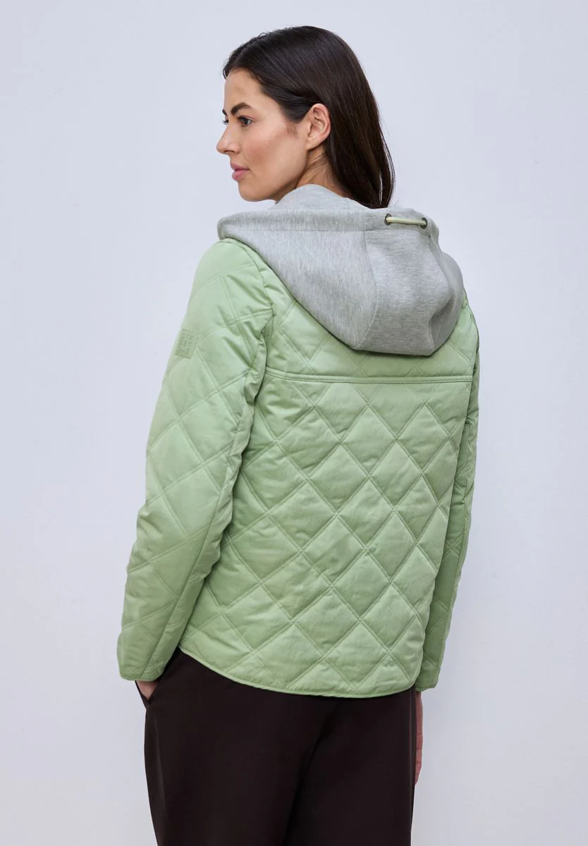Short Diamond Quilt Bomber Jkt - Image 4