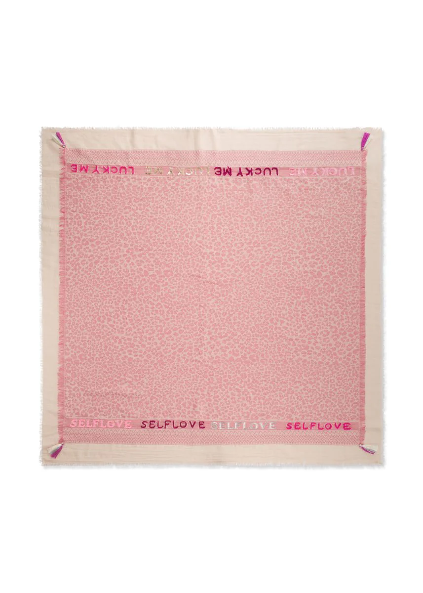 Jacquard-Tuch aus reiner Baumwolle mit Blumen-Leo-Muster und OMG-Schriftzügen - Image 2