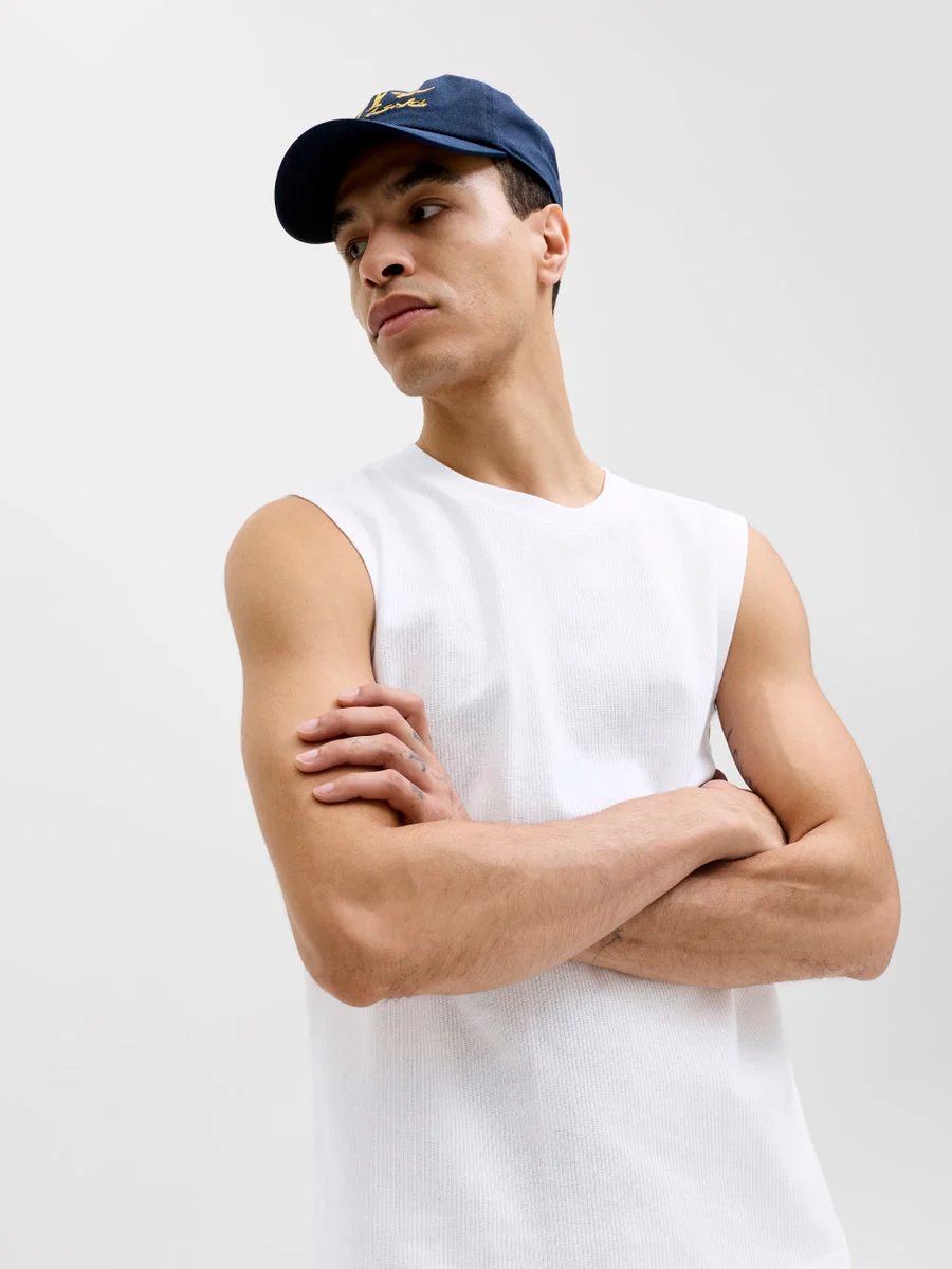 JORHYERES SLEEVELESS TEXTURE TEE - Image 7