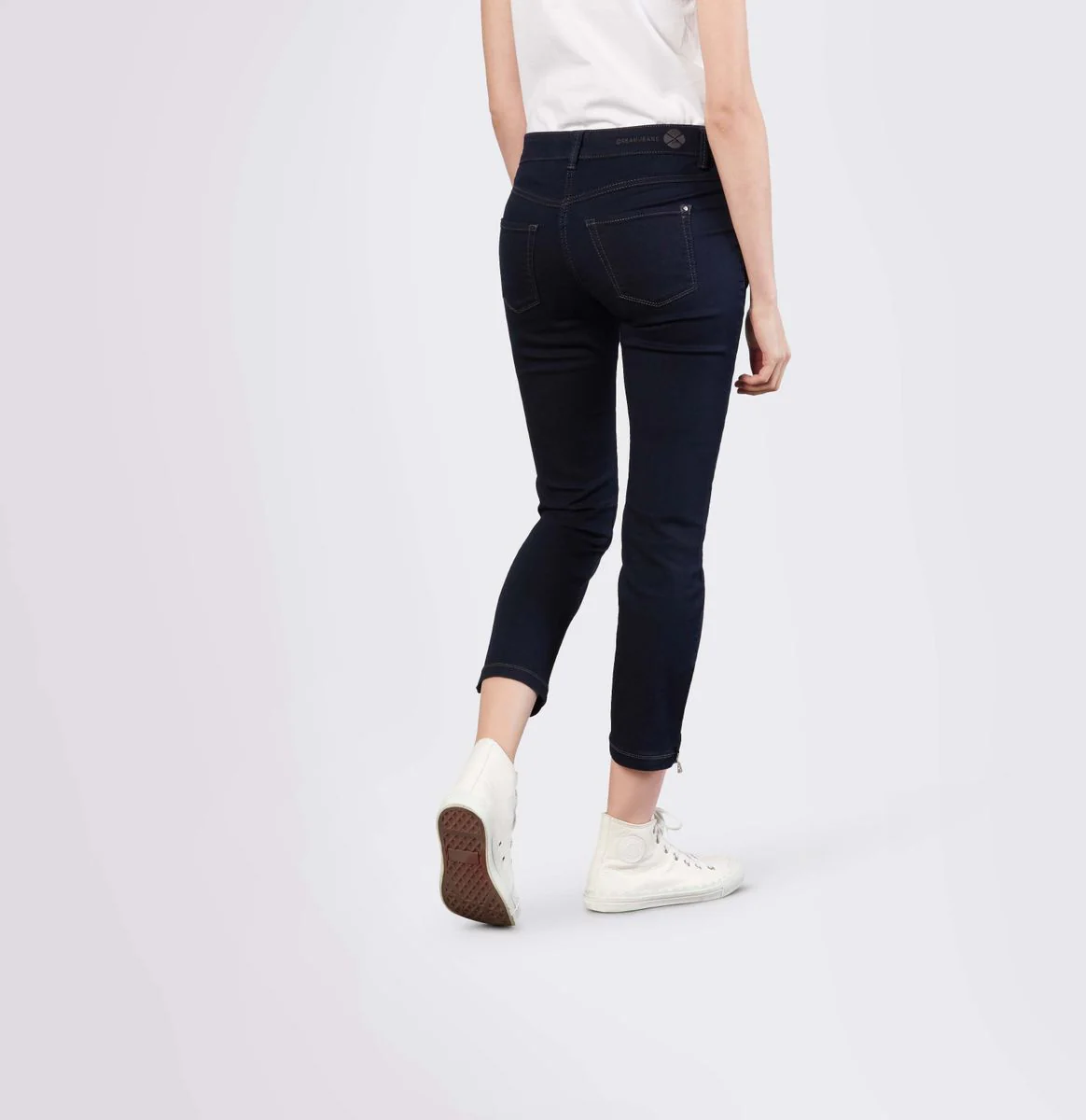 DREAM CHIC - Image 2