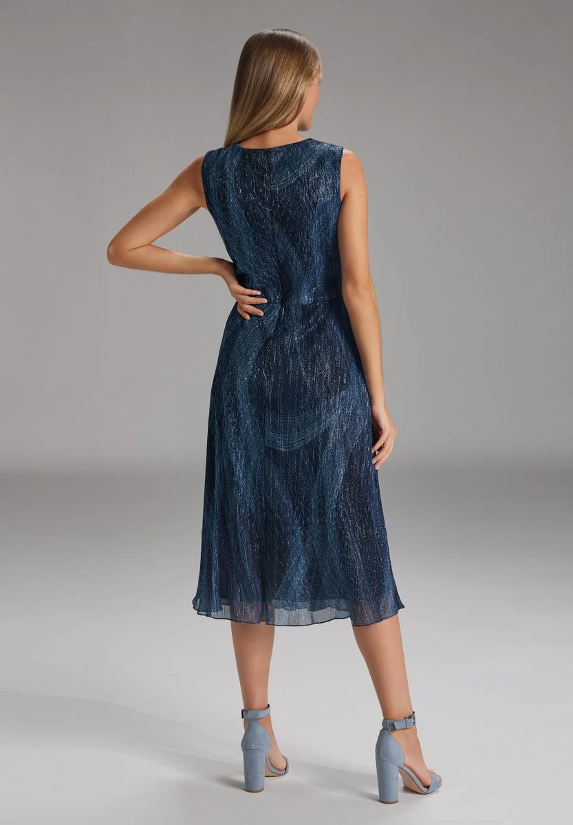 Plissiertes Kleid mit Metallicfäden - Image 2