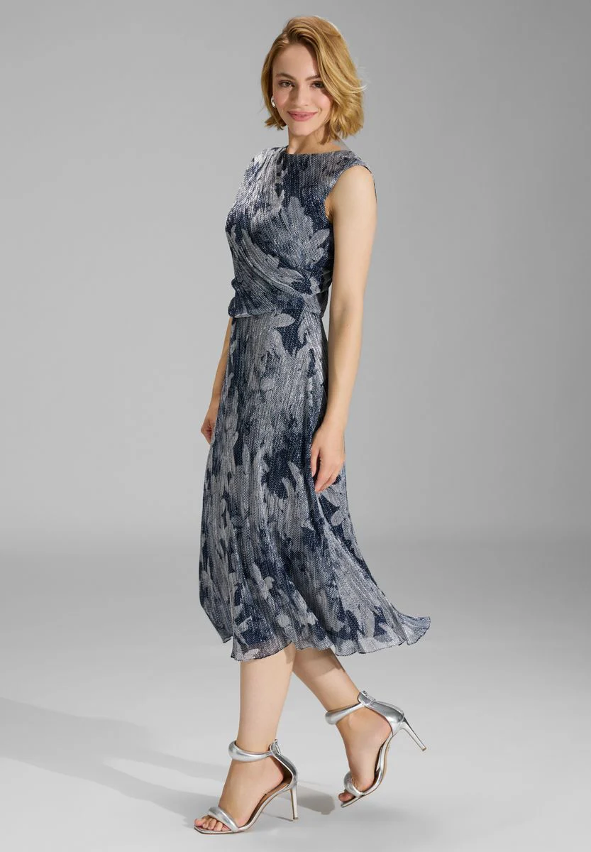 Plissiertes Kleid mit Metallicfäden - Image 6