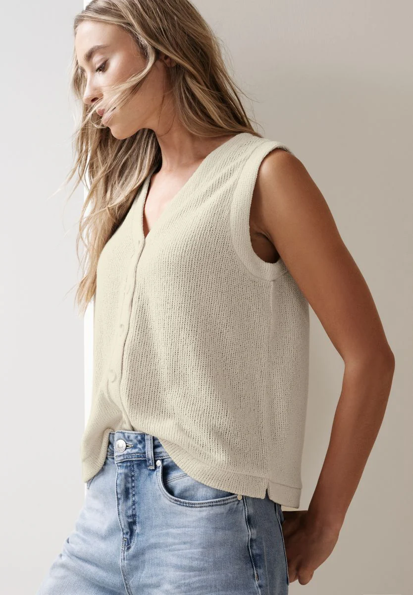knit look v-neck vest - Image 3